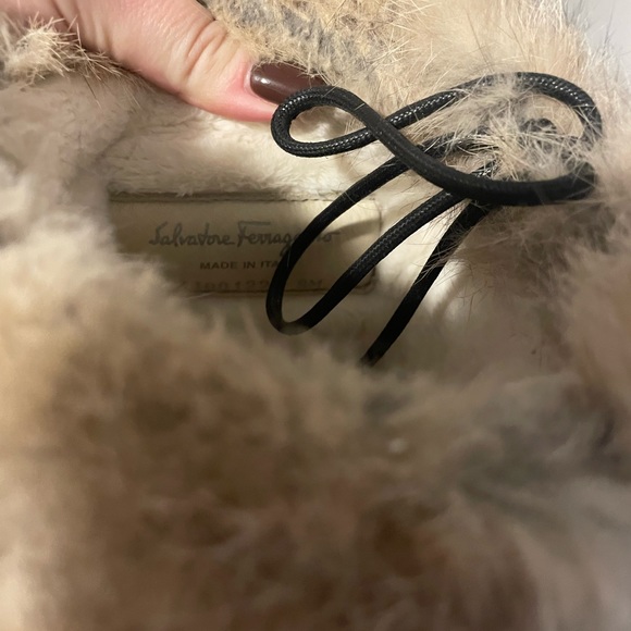 WORN ONCE REAL FUR BOOTS. PERFECT FOR WINTER. COZY AND FASHIONABLE - Picture 2 of 5